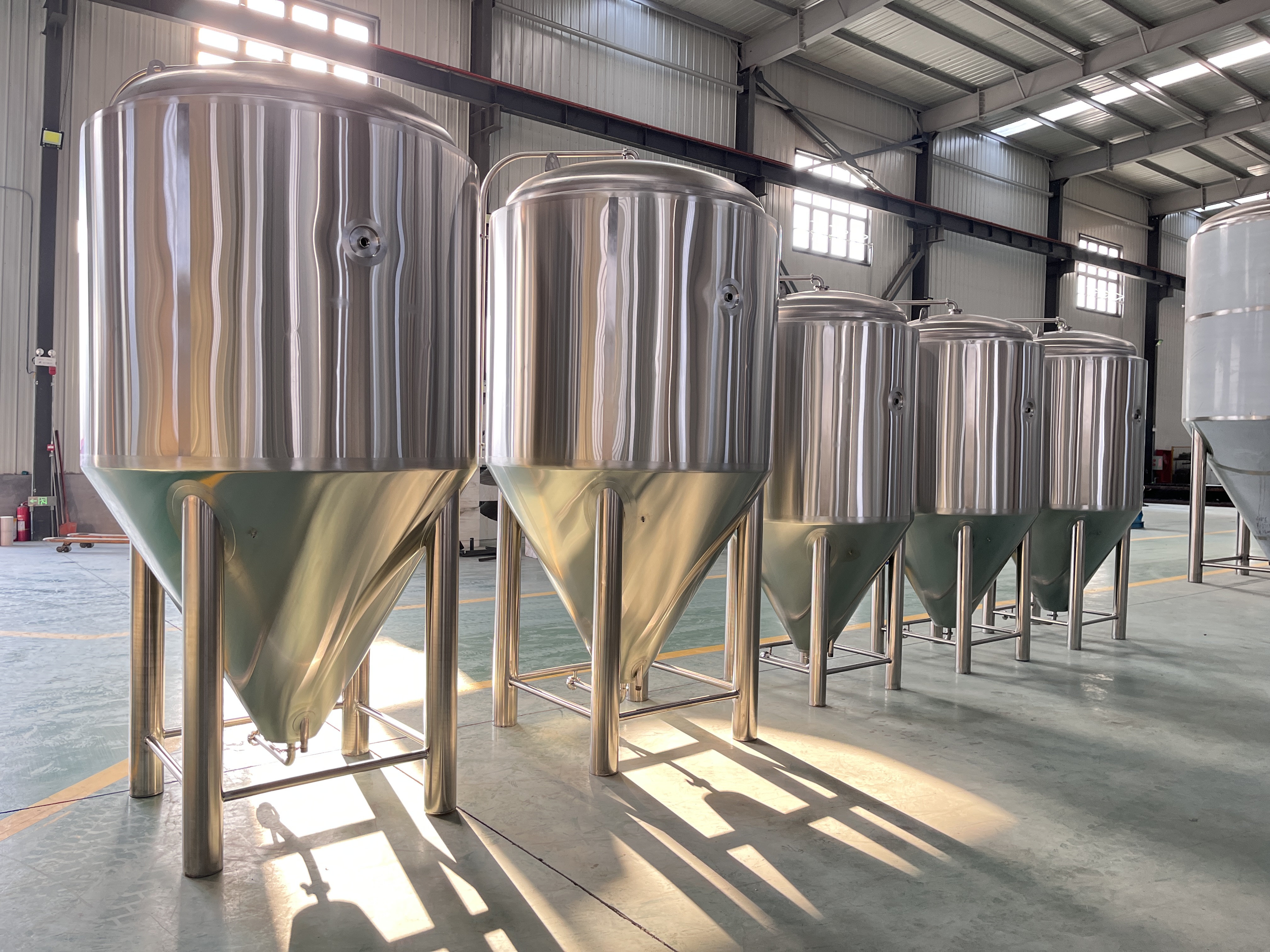 精酿啤酒设备厂家-啤酒设备生产厂家